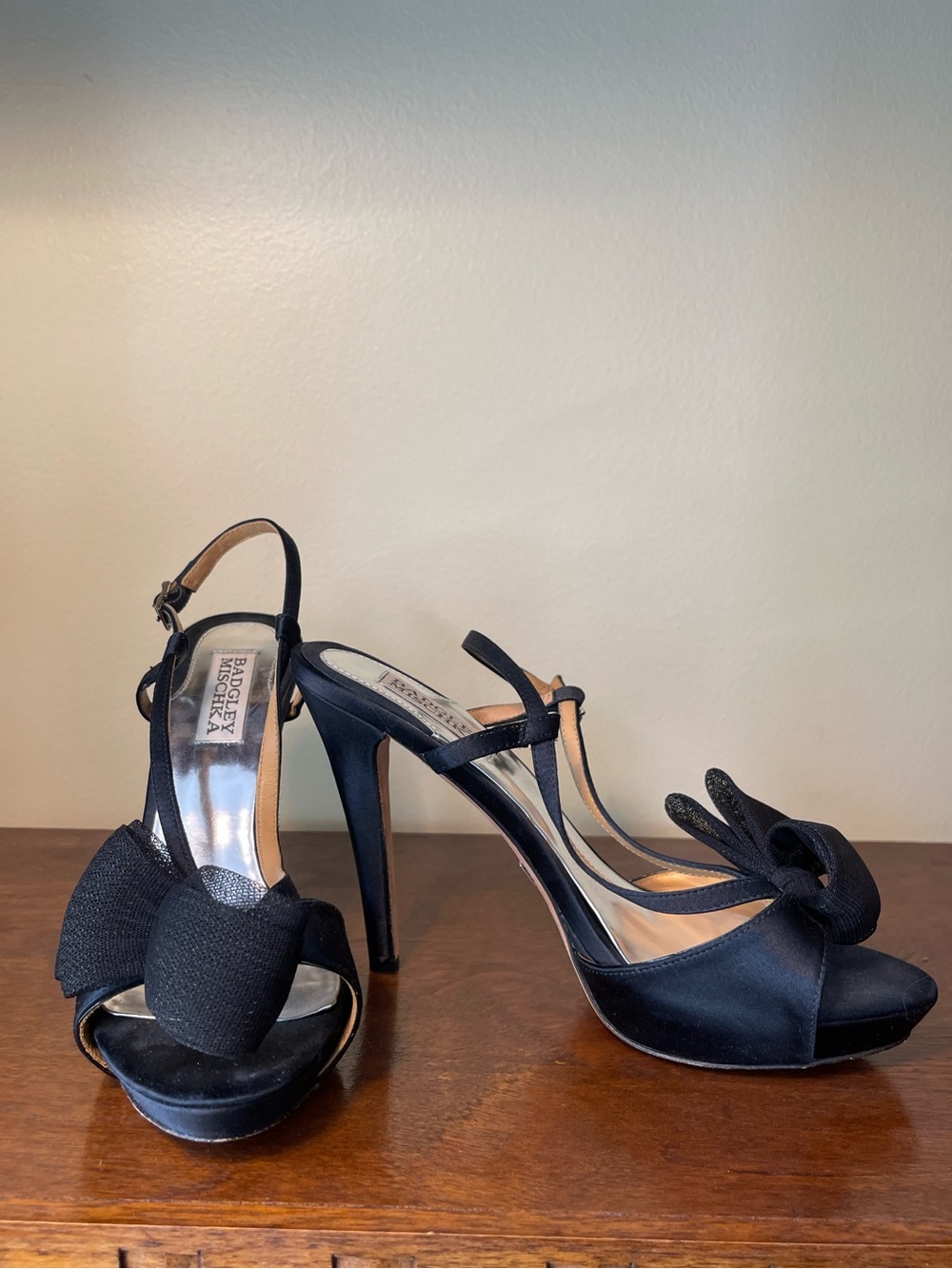Badgley Mischka Black Satin Bow Sandals Size 8 Evening Heels